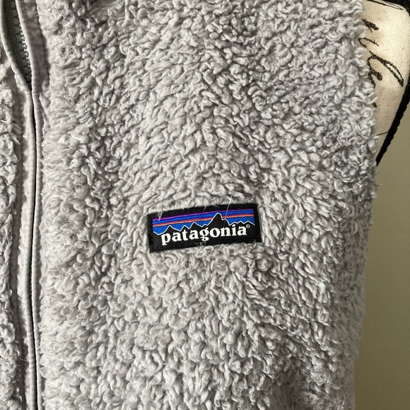Patagonia women’s grey full zip vest, size large - Picture 5 of 8